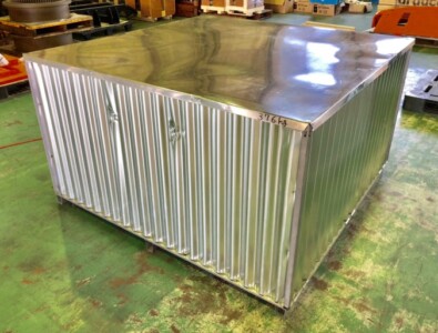 スチールケース梱包作業